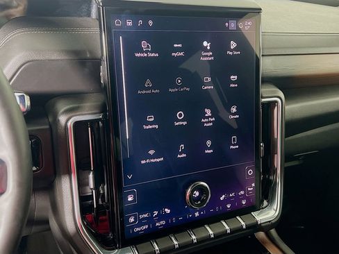 Used 2025 GMC Yukon XL Denali image 13