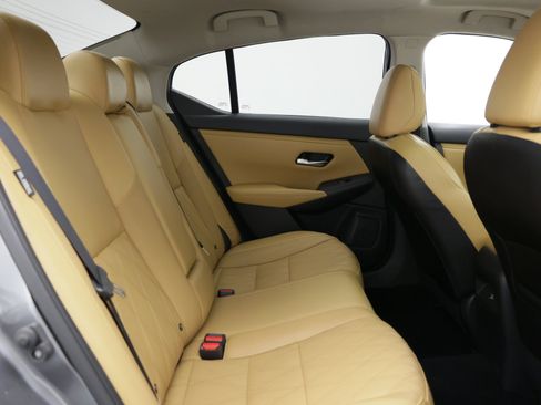 Used 2021 Nissan Sentra SV w/ SV Premium Package FWD image 34