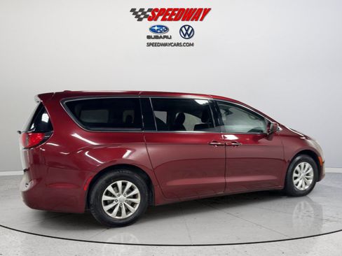 Used 2018 Chrysler Pacifica Touring Plus FWD image 5