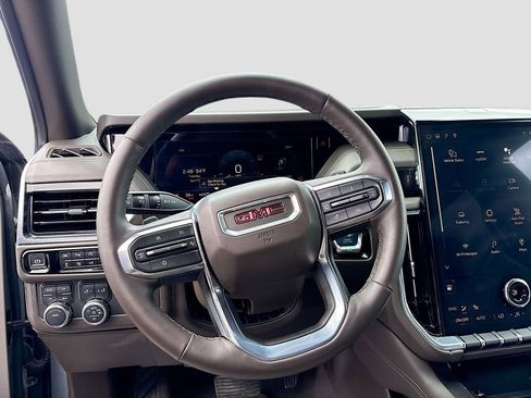 Used 2025 GMC Yukon Elevation AWD/4WD image 11