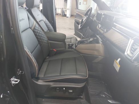 New 2026 GMC Canyon Denali AWD/4WD image 10