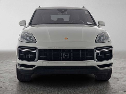 Used 2022 Porsche Cayenne Turbo S w/ Assistance Package AWD/4WD image 8