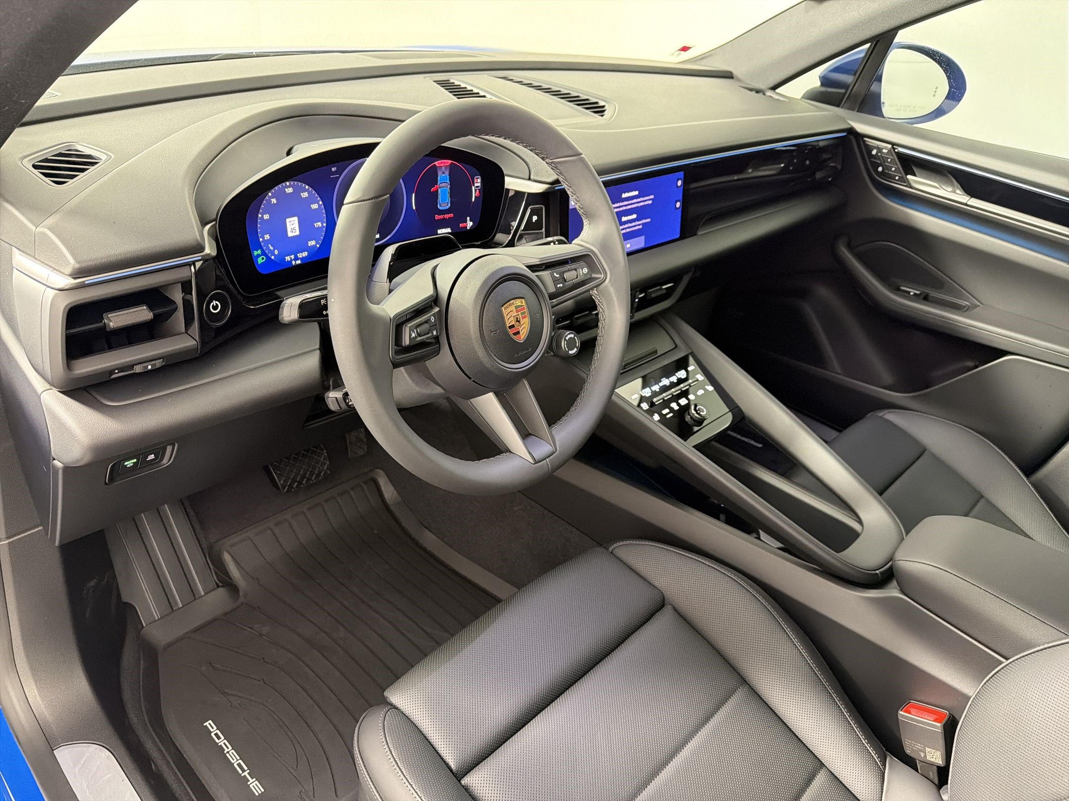 Used 2026 Porsche Macan Electric RWD image 4