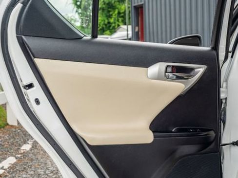 Used 2011 Lexus CT 200h Premium FWD image 32