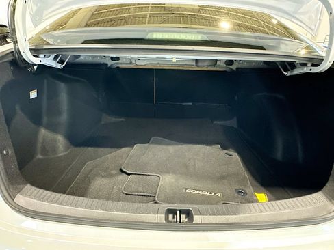 Used 2022 Toyota Corolla LE w/ Premium Interior Package FWD image 24