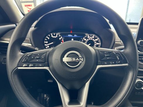 Used 2024 Nissan Altima 2.5 SV image 21