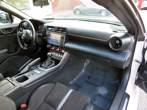 Used 2023 Toyota GR86 Premium image 18