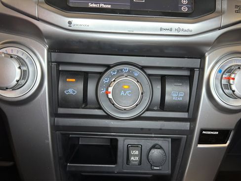 Used 2016 Toyota 4Runner SR5 AWD/4WD image 29