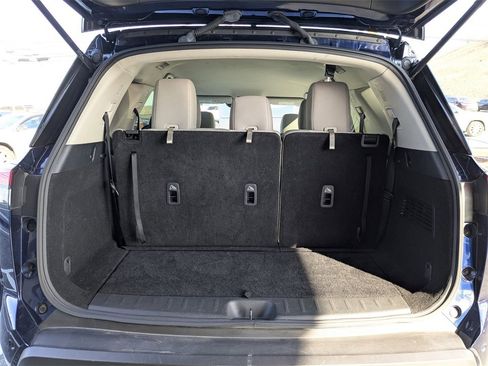 Used 2024 Nissan Pathfinder SV image 34