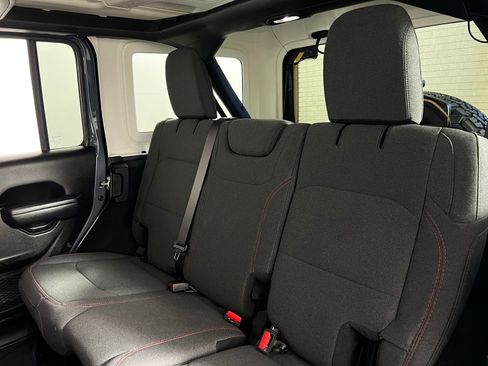 Used 2025 Jeep Wrangler Unlimited Rubicon AWD/4WD image 22