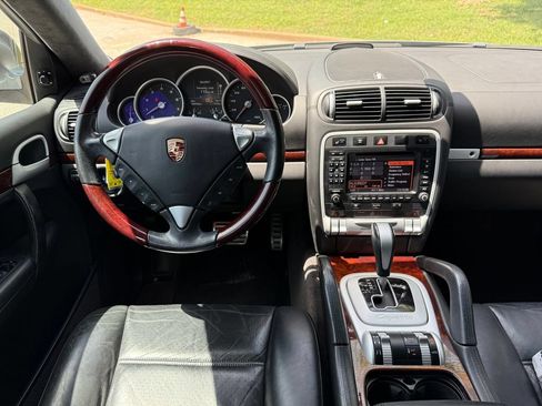Used 2005 Porsche Cayenne Turbo AWD/4WD image 19