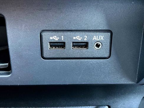 Used 2019 Nissan Titan SV image 33