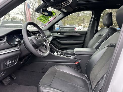 Certified 2025 Jeep Grand Cherokee L Altitude image 10