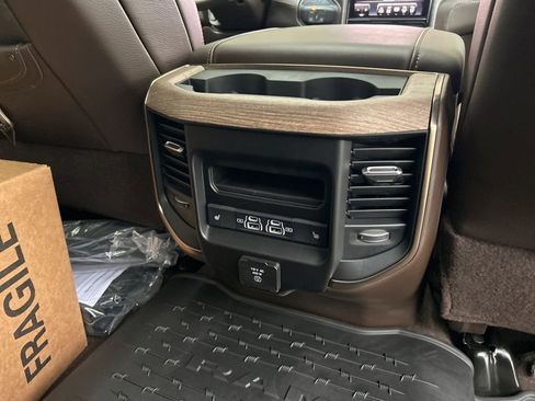 Used 2025 RAM 2500 Limited AWD/4WD image 35