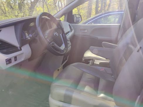 Used 2016 Toyota Sienna XLE FWD image 8