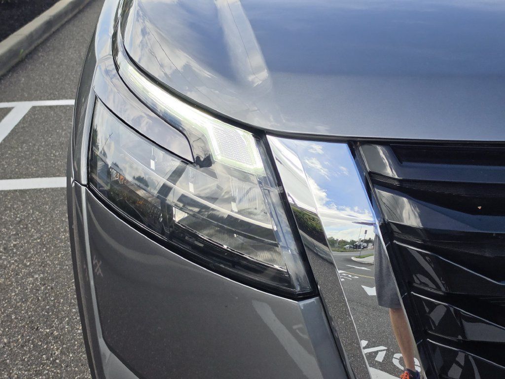 Certified 2024 Nissan Pathfinder SV AWD/4WD image 11