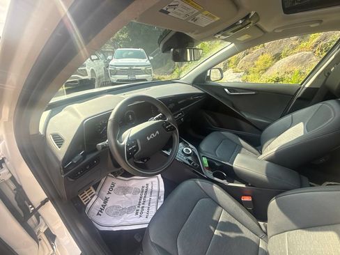 Used 2023 Kia Niro Wave w/ Wave Preserve Package FWD image 16