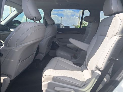 Used 2022 Jeep Grand Cherokee L Overland image 15