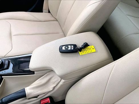Used 2018 BMW 320i Sedan image 13