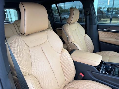 Used 2025 Jeep Grand Cherokee Summit w/ Obsidian Package AWD/4WD image 19