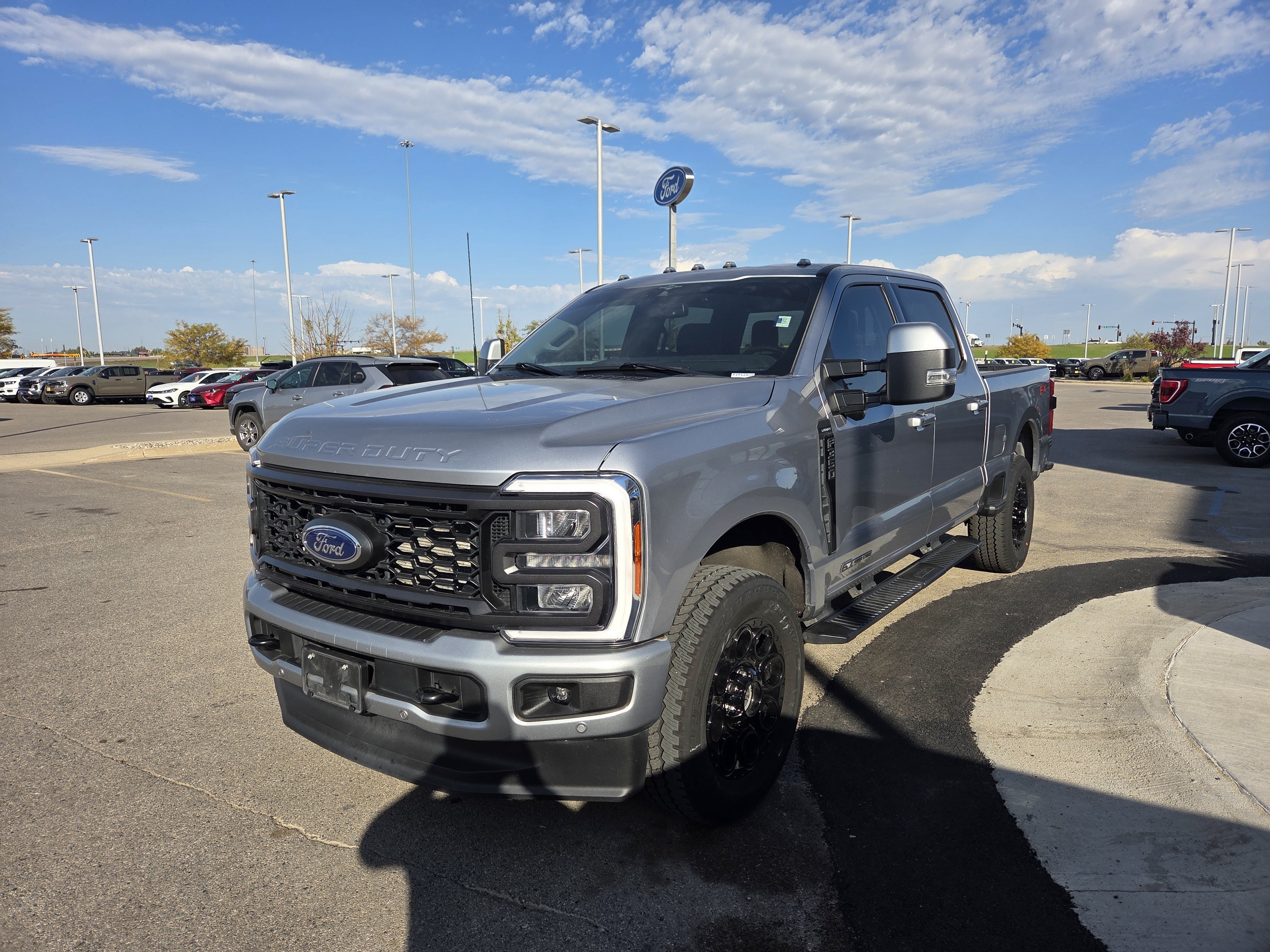 Used 2023 Ford F350 Lariat w/ Lariat Ultimate Package AWD/4WD image 2
