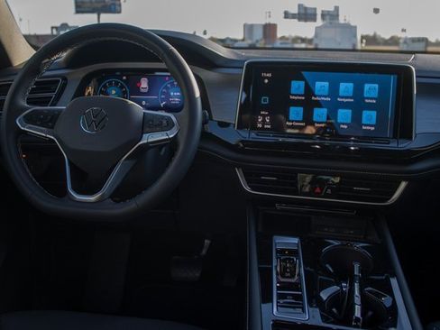 Used 2024 Volkswagen Atlas Cross Sport SE image 15