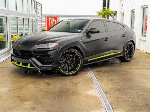 Used 2021 Lamborghini Urus AWD/4WD image 2