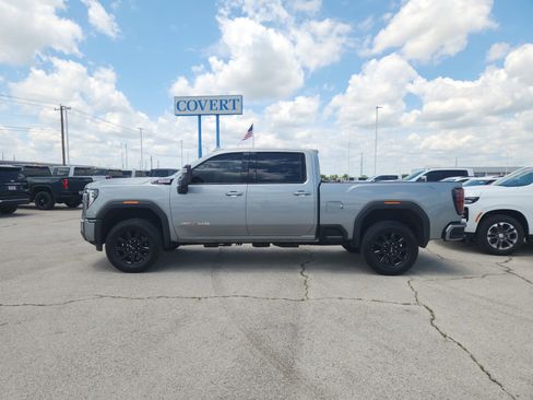 Used 2025 GMC Sierra 2500 AT4 AWD/4WD image 4