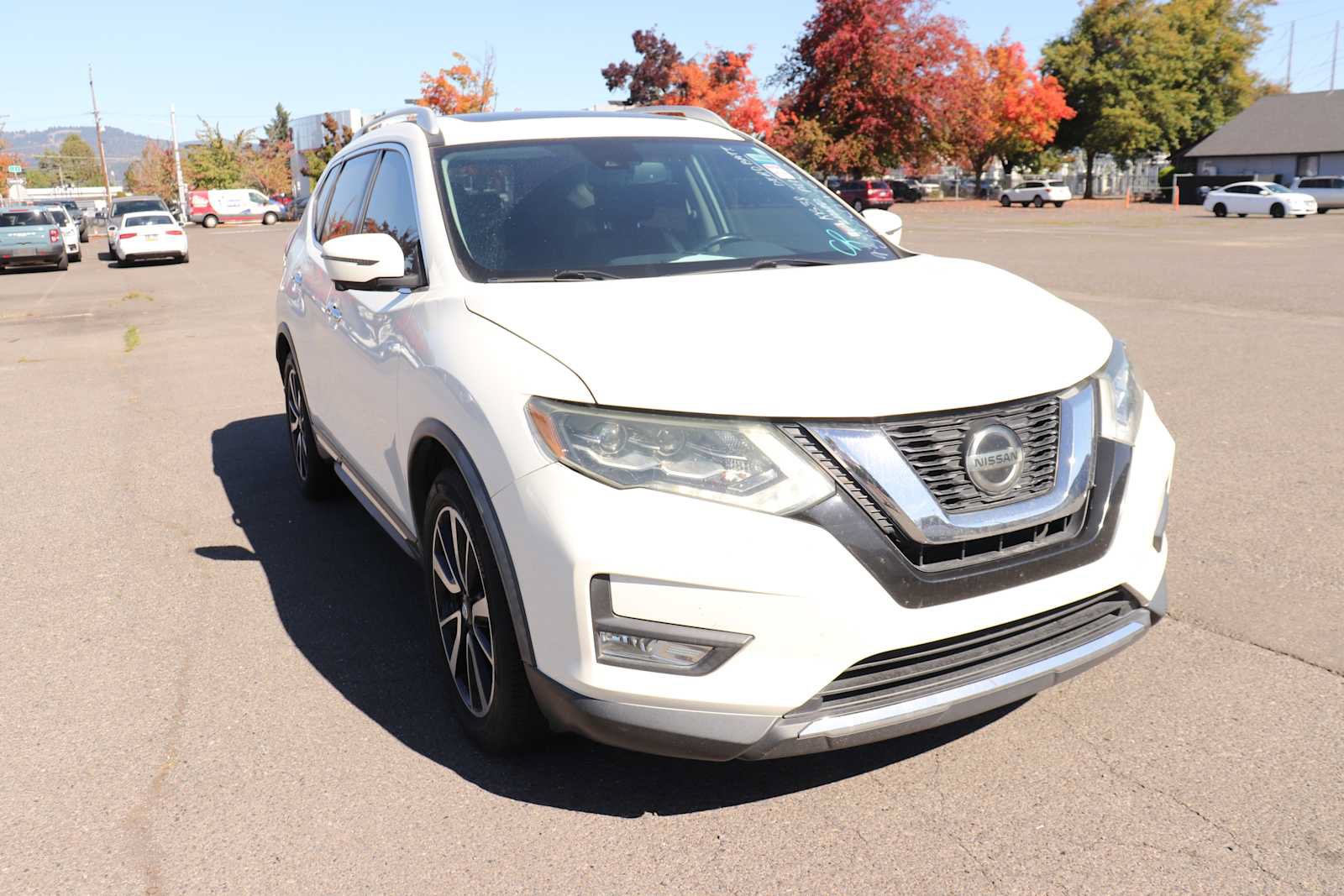 Used 2018 Nissan Rogue SL w/ Premium Package FWD image 3