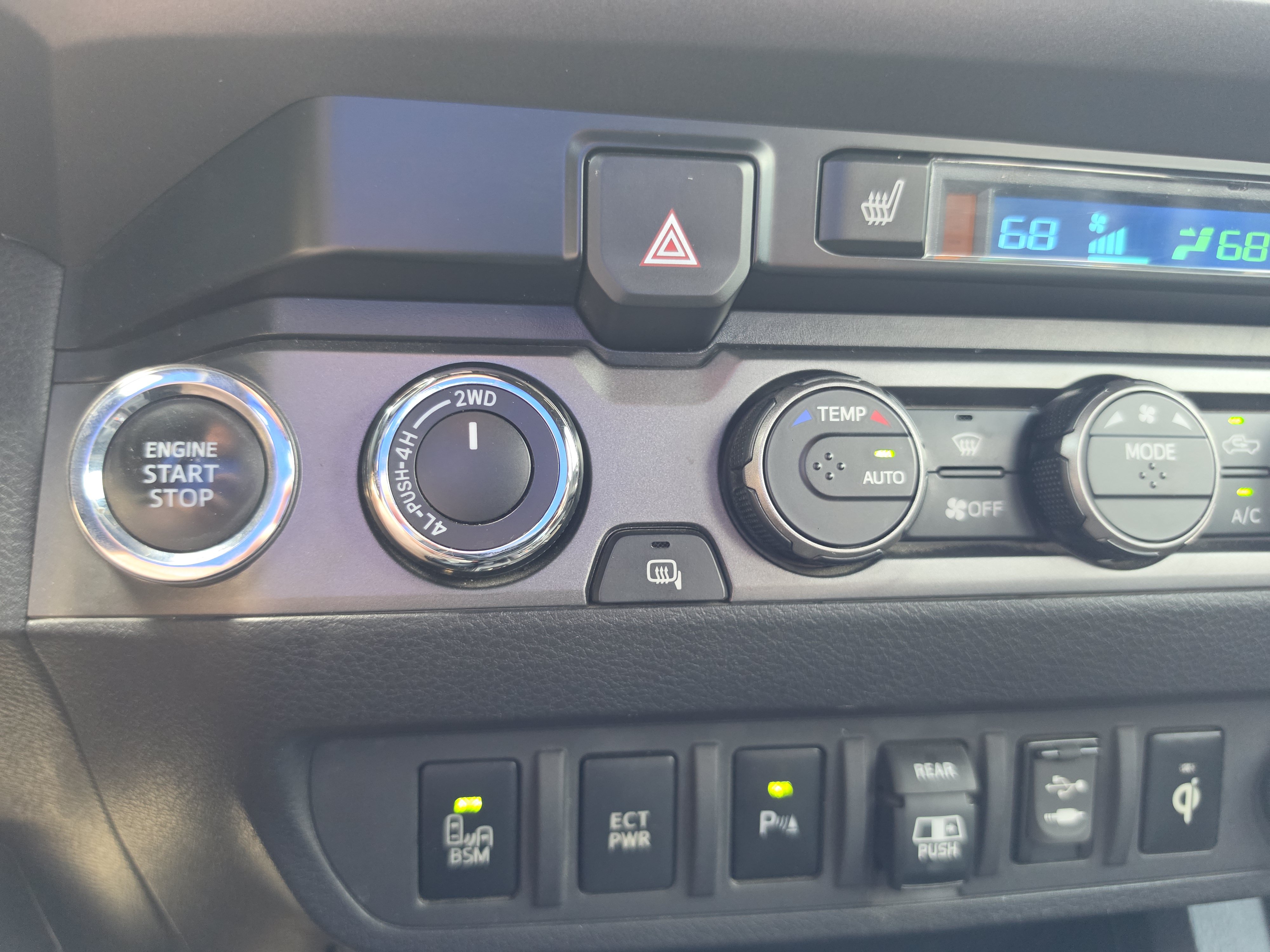 Used 2019 Toyota Tacoma TRD Sport w/ TRD Premium Sport Package AWD/4WD image 28