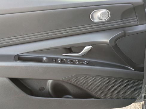 Used 2024 Hyundai Elantra SEL w/ Convenience Package image 9