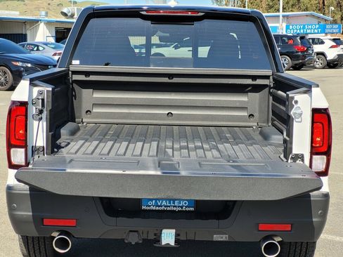 New 2026 Honda Ridgeline Black Edition image 10