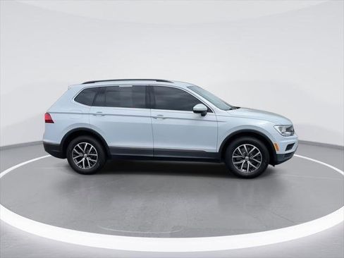 Used 2018 Volkswagen Tiguan SEL AWD/4WD image 9