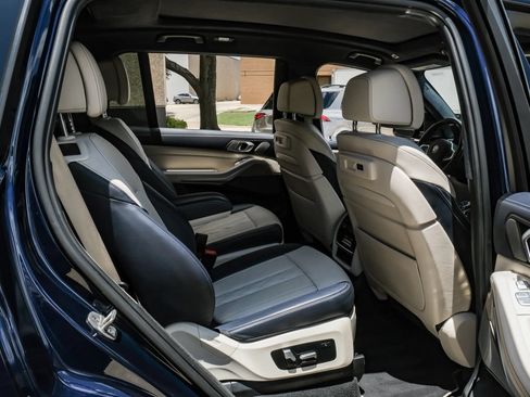 Used 2021 BMW X7 xDrive40i w/ M Sport Package AWD/4WD image 36