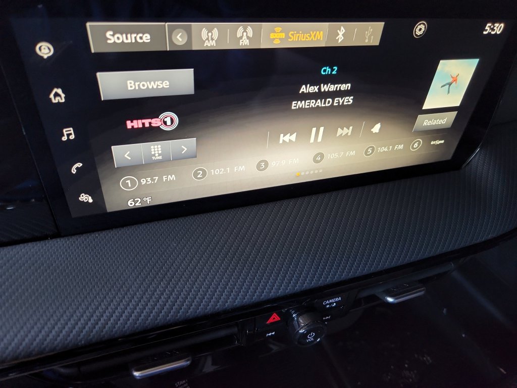 Certified 2025 Nissan Kicks SR FWD image 18