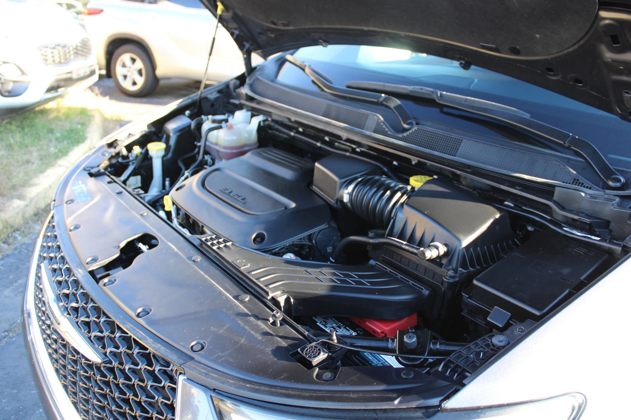 Used 2023 Chrysler Pacifica Touring-L FWD image 19