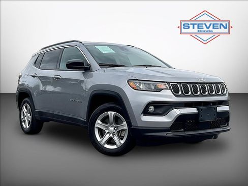 Used 2024 Jeep Compass Latitude AWD/4WD image 1