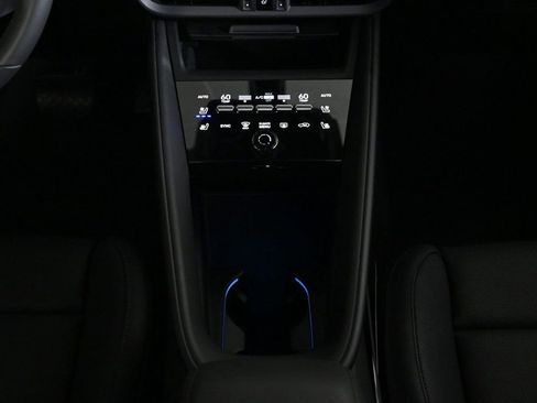 Certified 2025 Porsche Macan Electric image 17