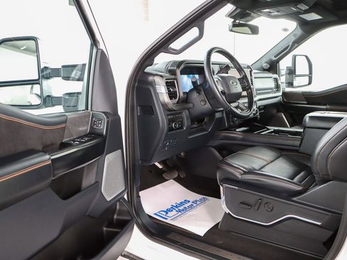 Used 2024 Ford F250 Platinum image 3