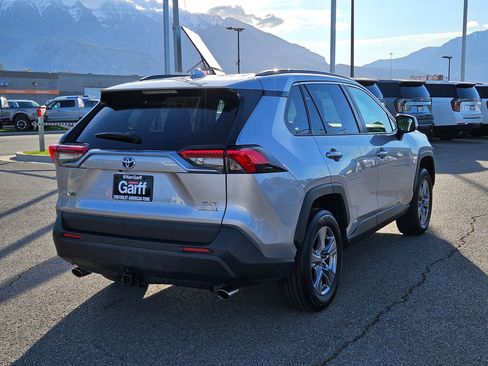Used 2022 Toyota RAV4 XLE w/ Convenience Package image 3