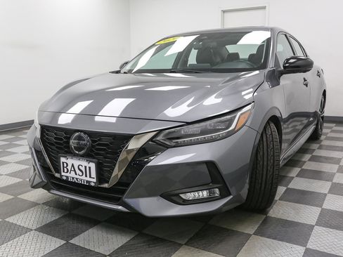 Used 2020 Nissan Sentra SR w/ Premium Package FWD image 4