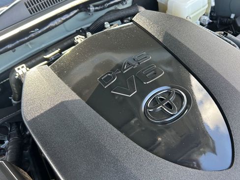 Used 2022 Toyota Tacoma TRD Off-Road AWD/4WD image 30