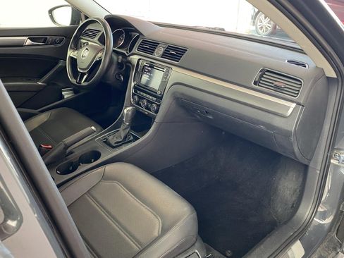 Used 2017 Volkswagen Passat 1.8T R-Line image 8