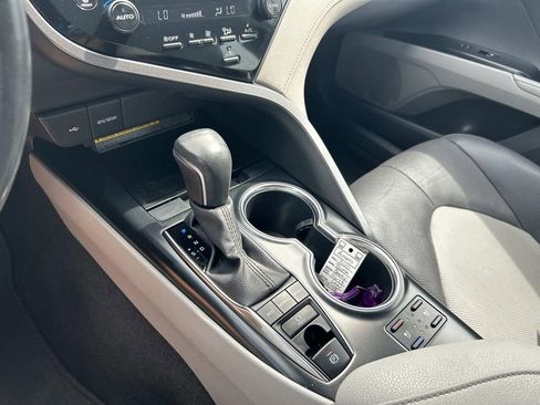 Used 2020 Toyota Camry XLE w/ Driver Assist Package image 27