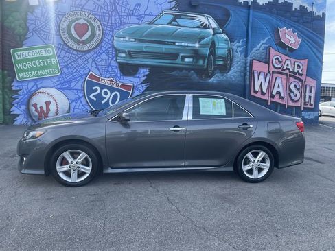 Used 2012 Toyota Camry SE FWD image 2