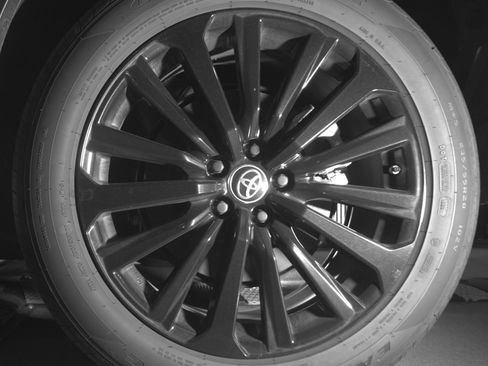 Used 2025 Toyota Highlander XSE image 14