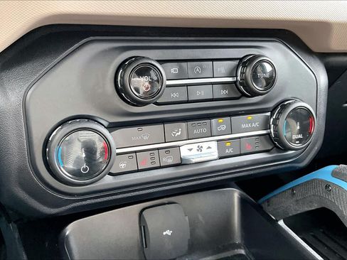 Used 2022 Ford Bronco Wildtrak AWD/4WD image 35