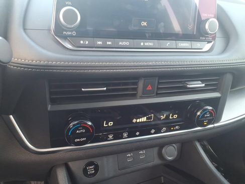 Certified 2025 Nissan Rogue SV FWD image 21