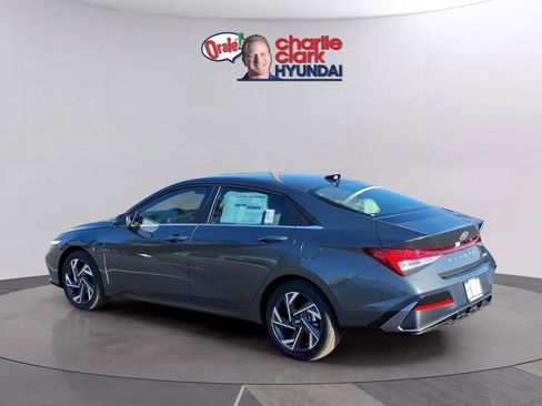 New 2026 Hyundai Elantra Limited FWD image 3