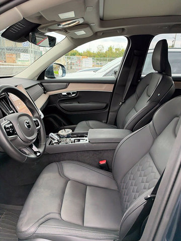 Used 2025 Volvo XC90 T8 Plus w/ Protection Package Premier AWD/4WD image 9